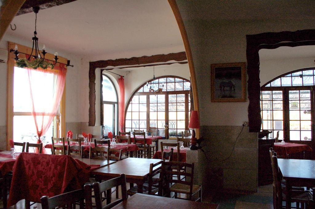 Hotel Restaurant L'Agachon Albaron Екстериор снимка