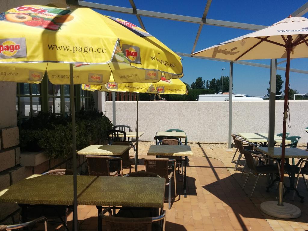 Hotel Restaurant L'Agachon Albaron Екстериор снимка
